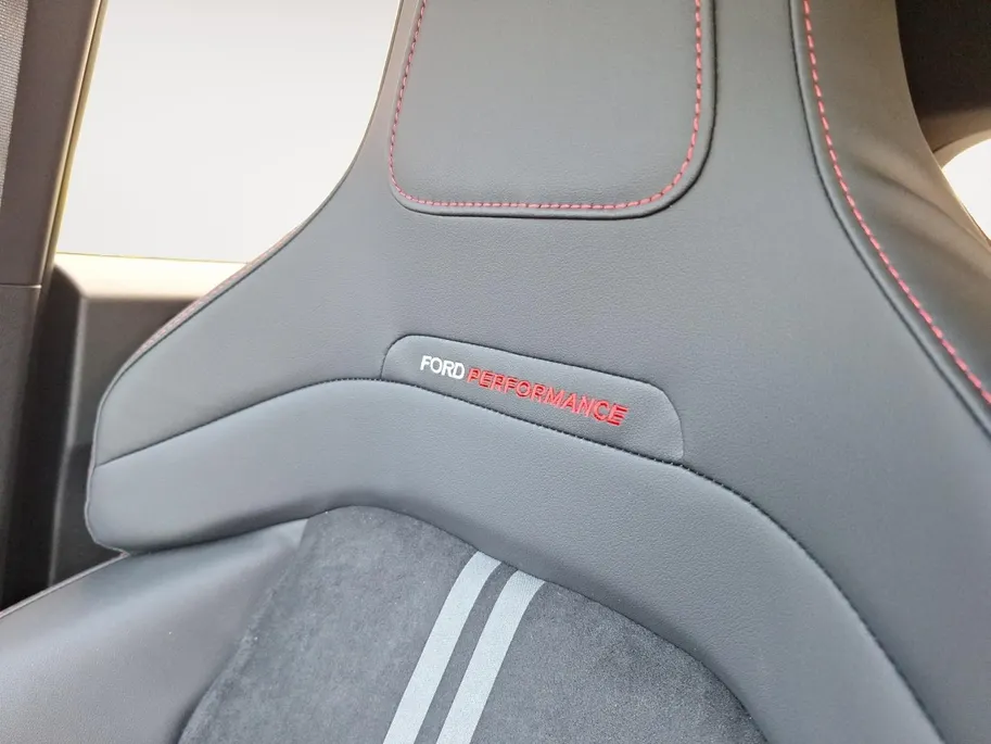 Ford Puma 1.0 EcoBoost Hybrid ST | Nieuw te bestellen | €5000,- Korting | Performance Pack | 19' Performance Velgen | Ford Performance Sportstoelen | 360Camera | Adaptive Cruisecontrol | Matrix Ledkoplampen | El. Achterklep | Dodehoekdetectie |