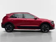 Kia Niro EV DynamicLine 64.8 kWh |*1E EIGENAAR | TREKHAAK | *LAGE KM- STAND | VOLLEDIG DEALER ONDERH. | APPLE CARPLAY/ ANDROID AUTO | CAMERA | NAVI | ADAPT. CRUISE | NETTE AUTO |