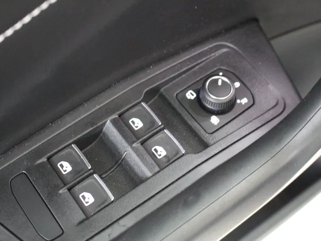 Volkswagen T-Roc Cabrio 1.0 TSI Style Goal Led | All Season Banden | Navigatie | 17' Velgen 'Zurich'
