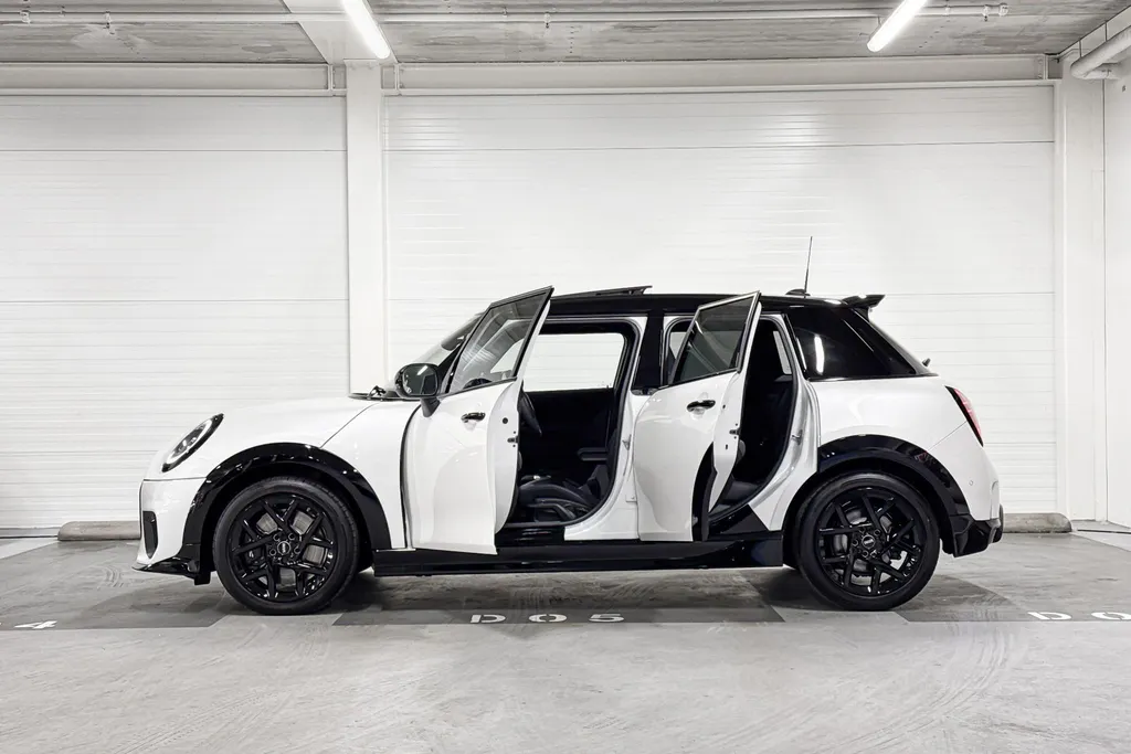 MINI Cooper 5-deurs Cooper C John Cooper Works S
