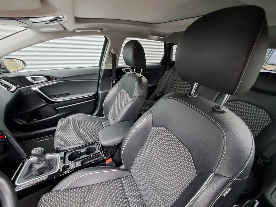 Kia Ceed Sportswagon 1.0 T-GDi ExecutiveLine Navigatie GROOT scherm | Camera | Cruise | Panorama schuif/kanteldak | Dode hoek | Apple Carplay/Android Auto | Stoel/stuur verwarming | JBL | Elektr. achterklep