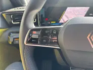Renault 5 comfort range iconic cinq 52 kWh AUTOMAAT NAVI AIRCO CAMERA ADAPTIEVE CRUISE CONTROLE STOELVERWARMING STUURVERWARMING APPLECARPLAY ANDROID AUTO !!!LET OP DEMO VRAAG NAAR DE KMSTAND!!!