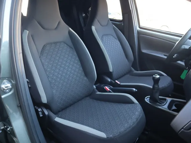 Toyota Aygo X 1.0 VVT-i MT Pulse Bi-tone | Carplay | All Seasons