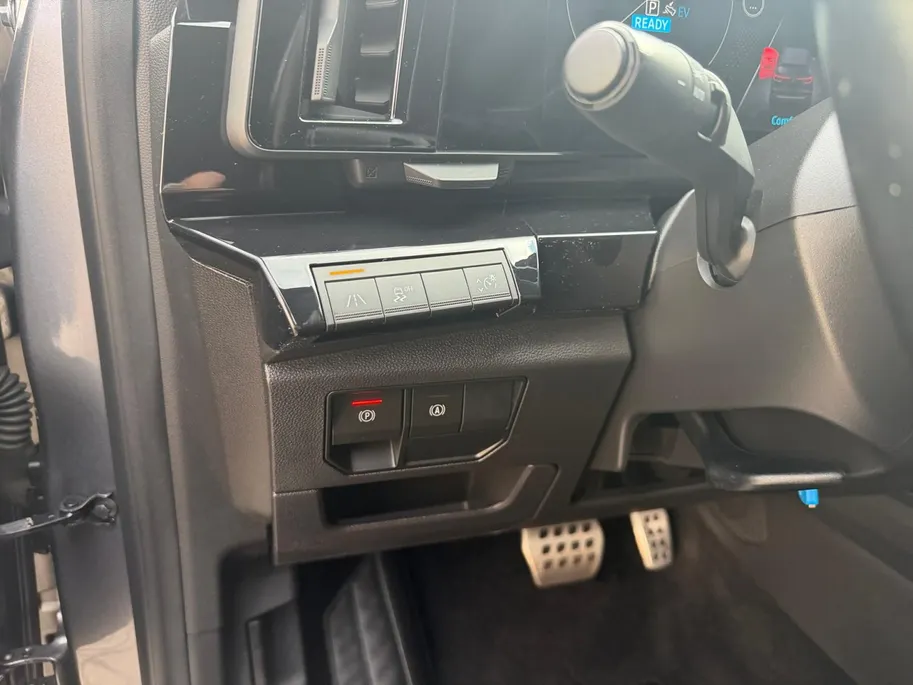 Renault Austral 1.2 E-Tech full hybrid 200 iconic | Cruise & Climate Control | Camera | Navigatie | Apple Carplay & Android Auto | Parkeersensoren | LMV | 12 Maanden BOVAG Garantie