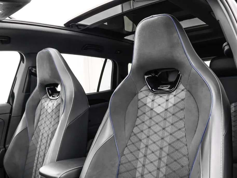 Volkswagen Tayron 1.5 272pk DSG eHybrid R-Line Edition · Panoramadak · 360 Camera · Wegklapbare Trekhaak · Black Style · 20'' Inch · Garantie t/m 17-11-2029 of 100.000km