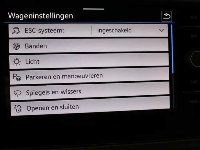 Volkswagen T-Cross 1.5 TSI DSG R-Line | Navigatie | PDC | 18 inch LM | Stoelverw.