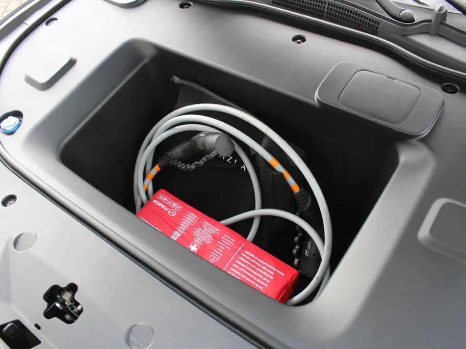 Mazda 6 6e Takumi Long Range 80 kWh | Stuur-/stoelverwarming + ventilatie | 360 camera | Pano dak | Zwart leer | 19' LM | HUD | LED | Elek. stoelverst. |