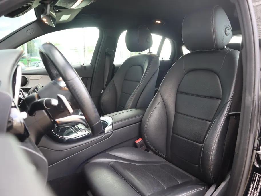 Mercedes-Benz GLC Coupé 300e 4MATIC Business Solution AMG l Trekhaak l Stoelverwarming l Achteruitrij camera