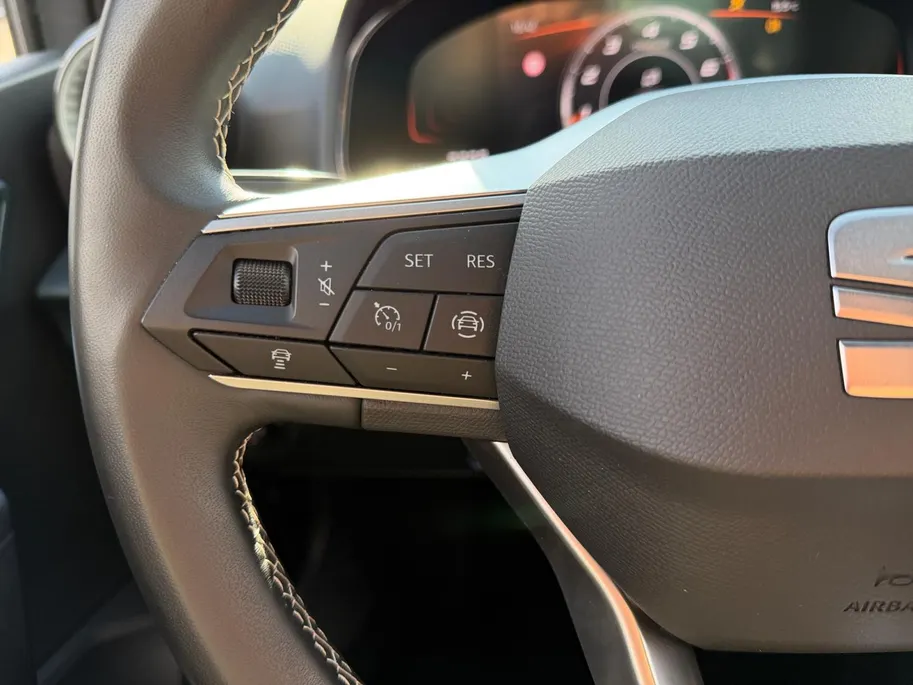 SEAT Arona 1.0 EcoTSI Xperience Business | Camera | Apple Carplay/Android Auto | Cruise Control | Keyless | Climate Control |
