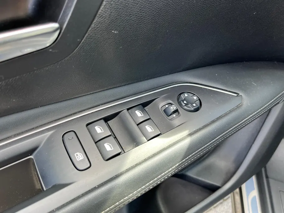 Peugeot 3008 1.2 PureTech Allure | Schuif/Kantel Dak | Automaat | Apple/Android Carplay | Half Leder | Climate Control | Navigatie |