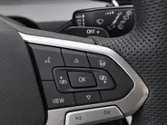 Volkswagen Golf 1.5eTSI/150PK R-Line · Navigatie · Trekhaak · Apple/Android Car Play · Dodehoeksensoren · Stoelverwarming ·  Garantie t/m 08-01-2031 of 100000km.