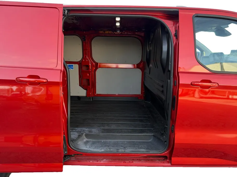 Ford Transit Custom 320 2.5 PHEV L2H1 Limited | NL auto | Automaat | Elektr. Trekhaak | Adapt. Cruise control | BLIS | Winter pack | Navigatie | Apple carplay & Android auto | Parkeersensoren voor en achter | Achteruitrijcamera | Bovag garantie |