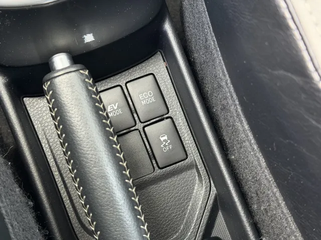 Toyota Yaris 1.5 Hybrid Trend Bi-Tone | Leer | Navigatie | LM Velgen