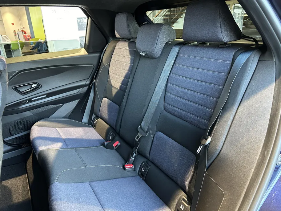 Renault 5 Comfort Range Techno | NU met €1.800,- Zeeuw & Zeeuw voorraadkorting en met GRATIS 5 jaar fabrieksgarantie tot 160.000km | PACK WINTER | V2G ready | Auto van het Jaar 2025 | Te financieren tegen 2,9% rente |