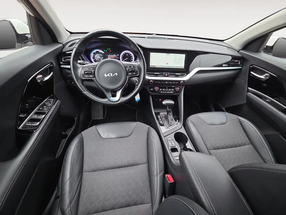 Kia Niro 1.6i PHEV DynamicPlusLine Automaat | Climate & (adaptieve) cruise control | Stoelverwarming | SOH 99,9% | Dodehoek Detectie | Carplay & Android Auto | Camera | Navigatie | 12 Maanden BOVAG Garantie | NAP