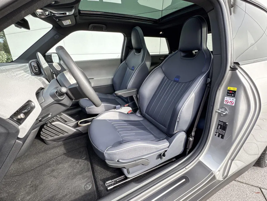 MINI Cooper 3-deurs Electric Cooper E Favoured L 40.7 kWh