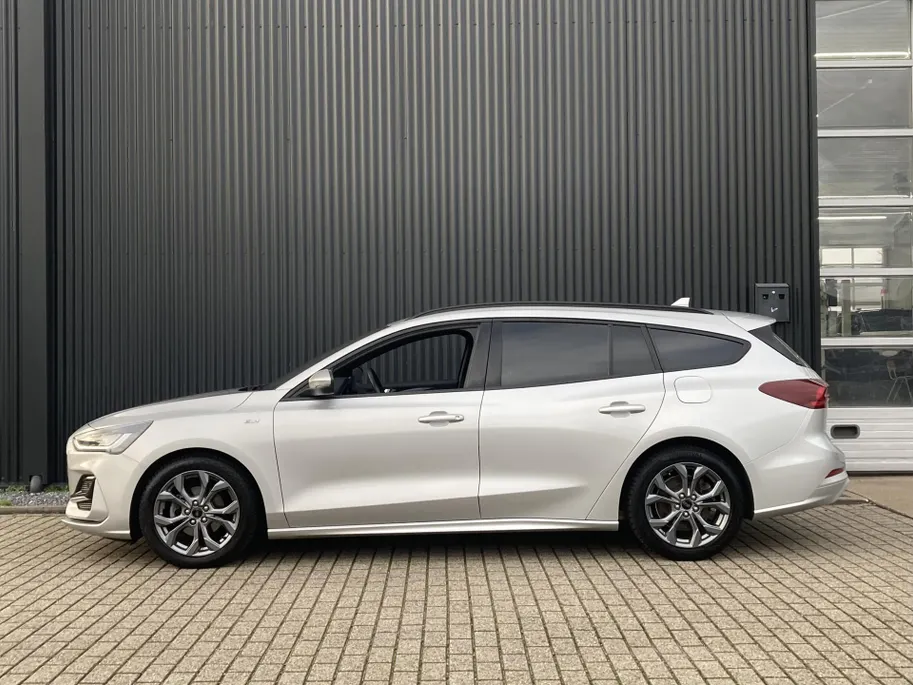Ford Focus 1.0 EcoBoost Hybrid 125 pk ST Line Wagon SYNC4  Groot Navigatie touchscreen -Winter Pack-Parkeersensoren voor en achter