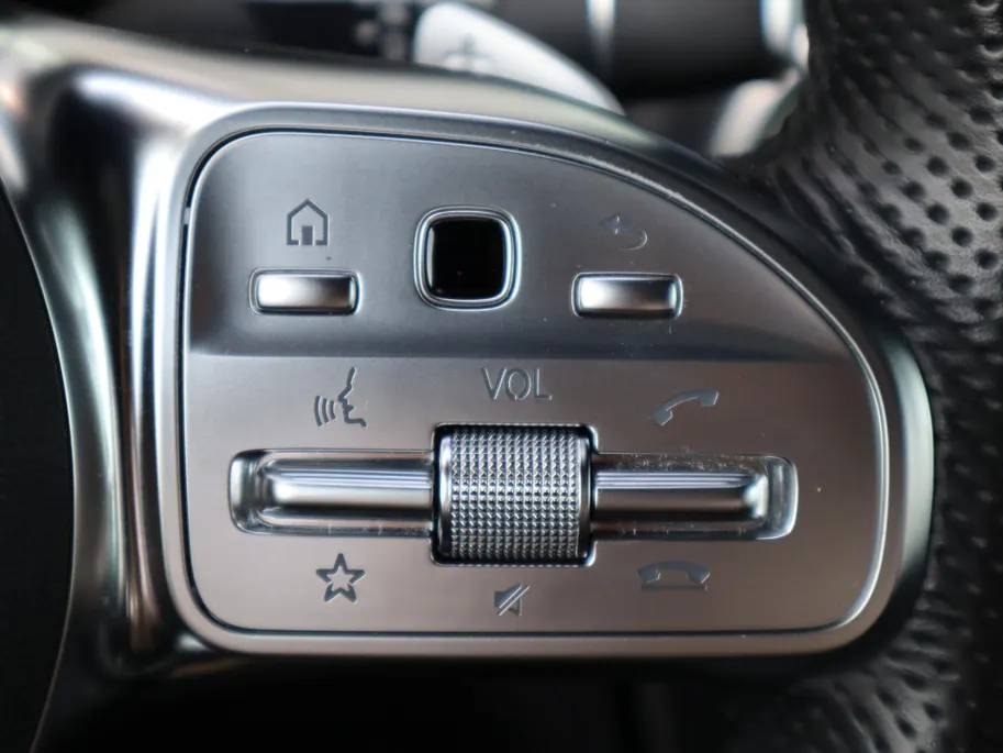 Mercedes-Benz GLC 300e 4MATIC Business Solution AMG l Trekhaak l Stoelverwarming l Achteruitrij camera