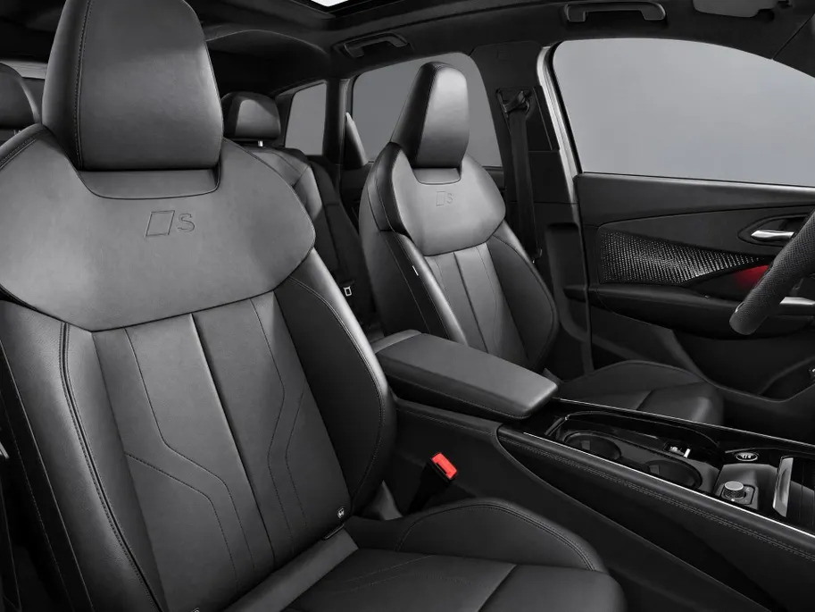 Audi Q3 e-hybrid S edition 272 PK · Trekhaak elek. wegklapbaar · Tech plus · Glazen panoramadak