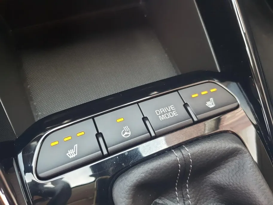 Kia Stonic 1.0 T-GDi MHEV DynamicPlusLine | Stoel en stuurverwarming | Climate control | Navigatie | Camera | Keyless met startknop | Apple Carplay / Android Auto |