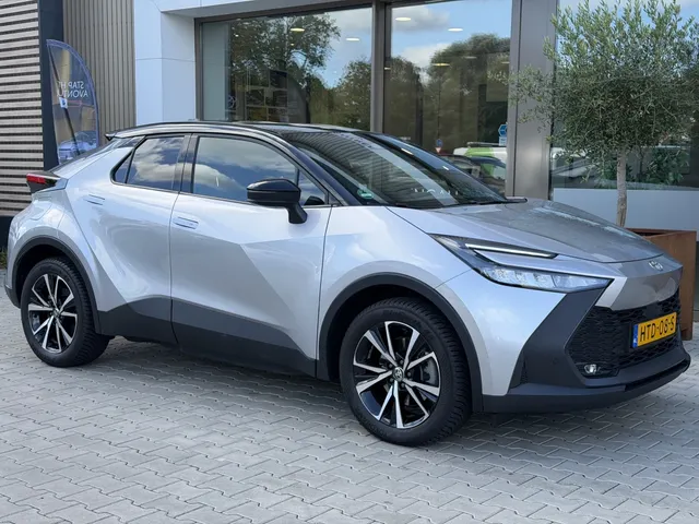 Toyota C-HR 2.0 PHEV 220 Dynamic Bi-Tone | All Seasons |