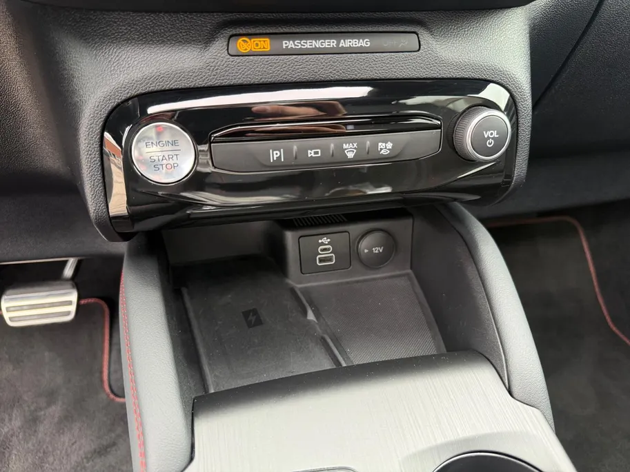 Ford Kuga 2.5 PHEV ST-Line X 1e Eigenaar! | Elektr. Trekhaak | Panoramadak | B&O Sound | Winter Pack | HUD | Dodehoek Detectie | Full optie! | Fabrieksgarantie! |