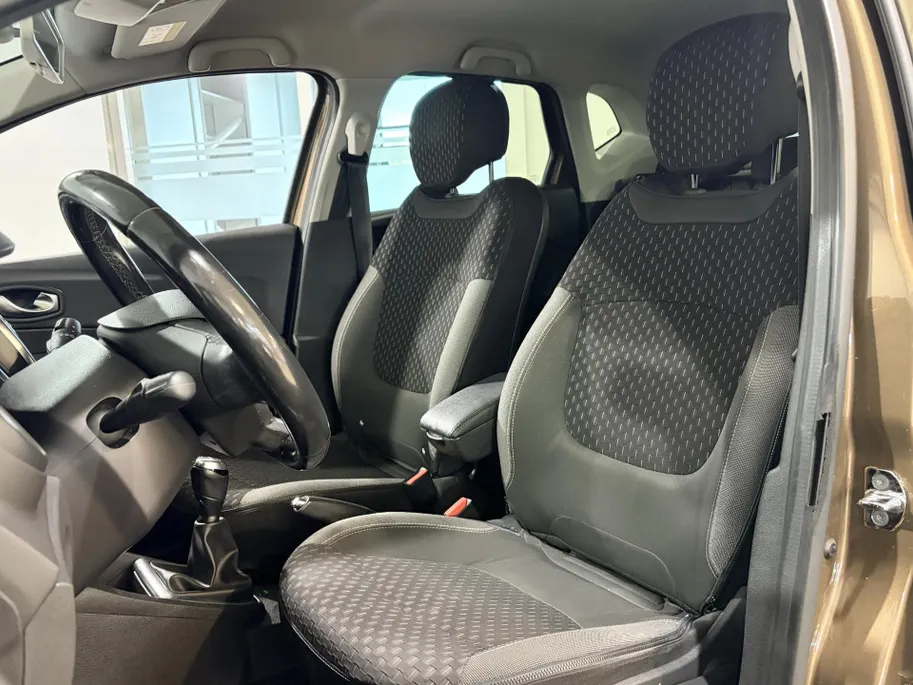 Renault Captur 90PK TCe Intens | All Season Banden | Armsteun | Navi | Camera | Parkeersensoren | Climate Control | Bluetooth | Lichtmetalen Velgen | Licht & Regen Sensor |