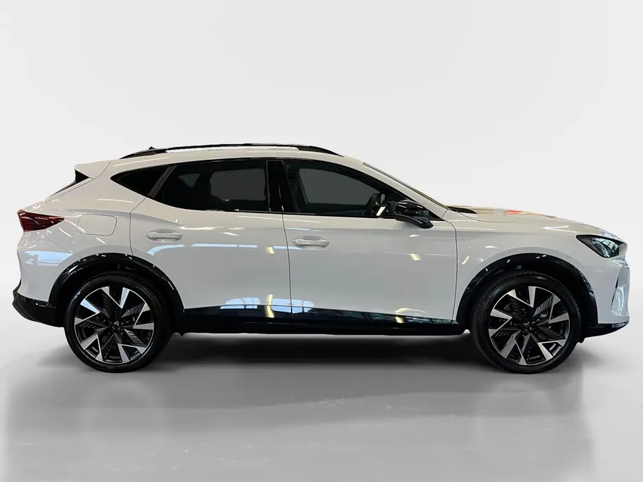 CUPRA Formentor 1.5 TSI e-Hybrid Business | Panoramadak | Stuur verwarming etc! | Trekhaak | Super compleet en helemaal nieuw!