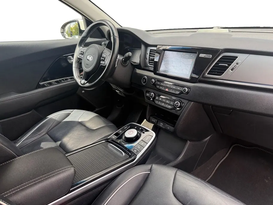 Kia e-Niro ExecutiveLine 64 kWh | Cruise Control | Climate Control | Camera | Navigatie | Stoelverwarming | Stoelventilatie | Stuurverwarming |