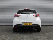 Mazda 2 1.5 Skyactiv-G GT-M | Trekhaak | Camera | Stoelverwarming | 16' LM | Navi | Cruise | Clima | Dodehoek detectie | LED | HUD |