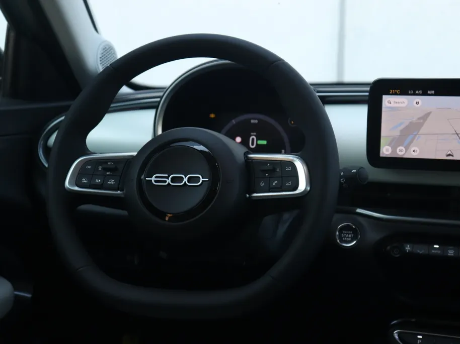 Fiat 600 1.2 Hybrid 110 PK La Prima | Navi | Camera | Carplay | Leder