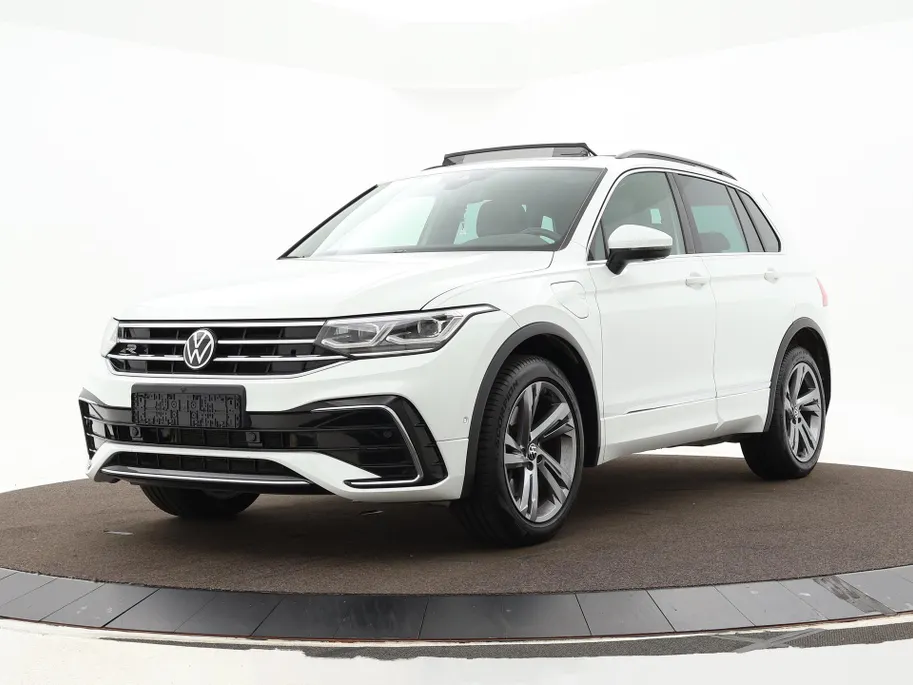 Volkswagen Tiguan 1.4 TSI 245pk DSG eHybrid R-Line Business · Panoramadak · 360 Camera · Wegklapbare Trekhaak · Stoelverwarming · Matrix LED · Head-Up · 19'' Inch ·