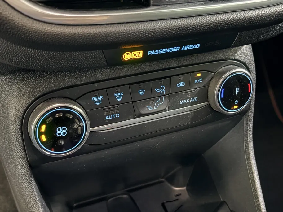 Ford Fiesta 95PK EcoBoost ST-Line | Keyless | Lichtmetalen Velgen | Climate Control | Apple CarPlay/Android Auto | LED Dagrijverlichting | Cruise Control | Armsteun | Elektrische Ramen & Spiegels |