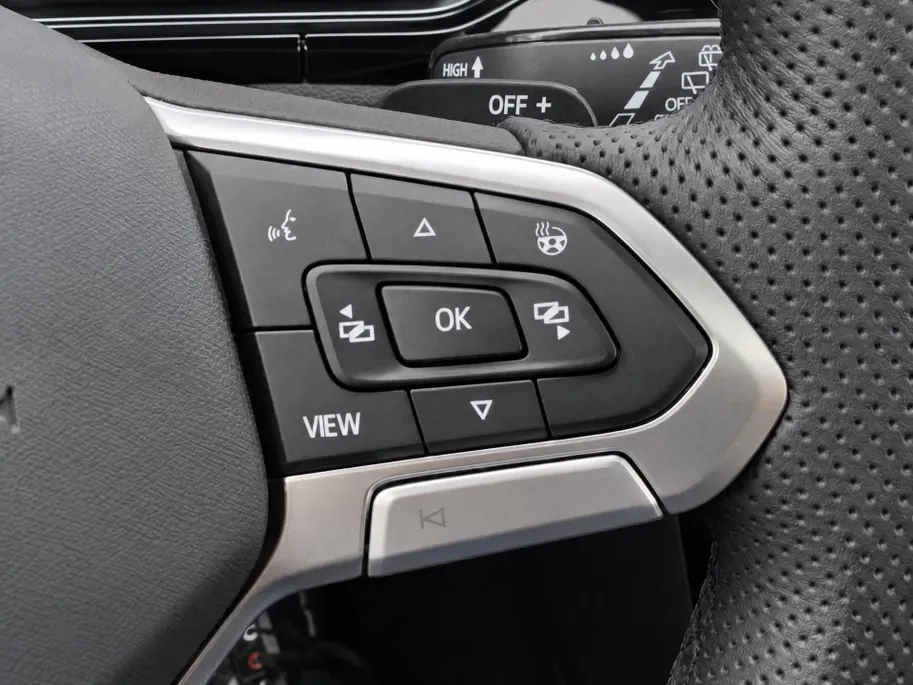 Volkswagen T-Roc 1.5TSI/150PK R-Line Black Style · Panoramadak · Apple/Android Car Play · Navigatie · Camera · Stoelverwarming · Garantie t/m 14-07-2027