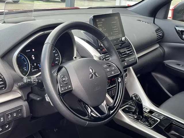 Mitsubishi Eclipse Cross 2.4 PHEV Instyle+ | Panoramadak | Trekhaak | All Seasons