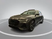 Audi e-tron 55 Quattro 408pk S Edition 95 kWh · SOH 95,8% · Panoramadak · Luchtvering · 360 Camera · Elek. Voorstoelen · Elek. Achterklep · Stoel-& Stuurverwarming · 21'' Inch ·