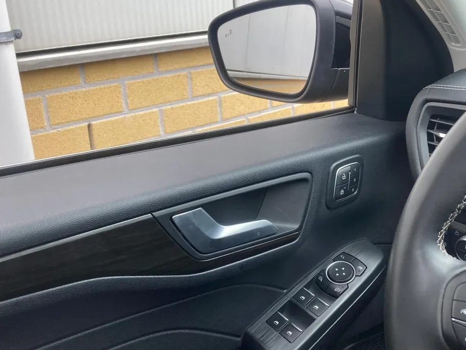 Ford Kuga 2.5 PHEV Vignale Afneembare trekhaak - Panoramadak - Headup Display - BLISS - Lederen bekleding - Elektrische achterklep