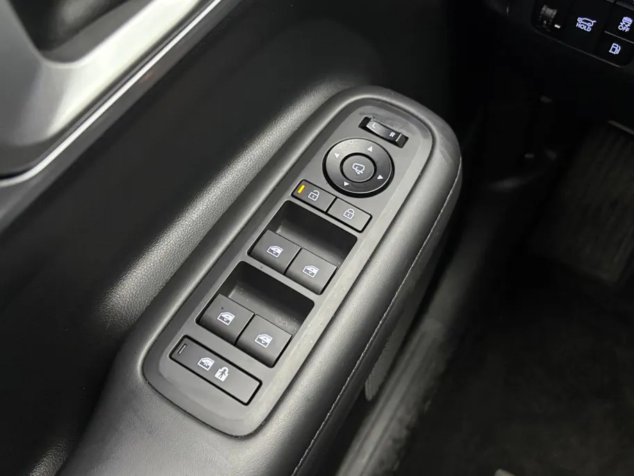 Hyundai Santa Fe 1.6 T-GDI PHEV Premium Plus 4WD 7p | Uniek Two Tone wrap Z-Signing | LED koplampen | Bose Audio | All Season banden | Lederen bekleding | NU Rijklaarprijs! Incl.12 Maanden, APK, Onderhoudsbeurt etc! Premiumpakket gratis!