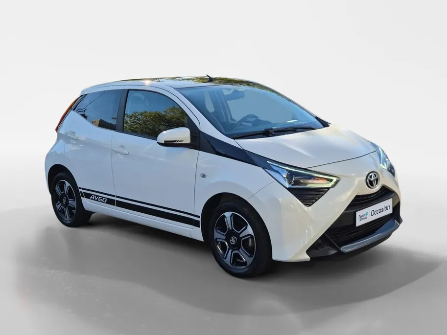 Toyota Aygo 1.0 VVT-i x-play | Airco | Bluetooth | Camera | 5 deurs | Zwart dak |