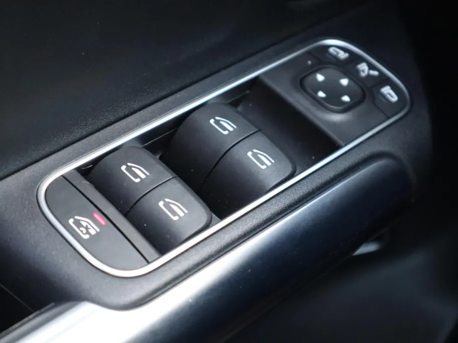 Mercedes-Benz GLA 250 e AMG Line l Stoelverwarming l Leder l Achteruitrij camera