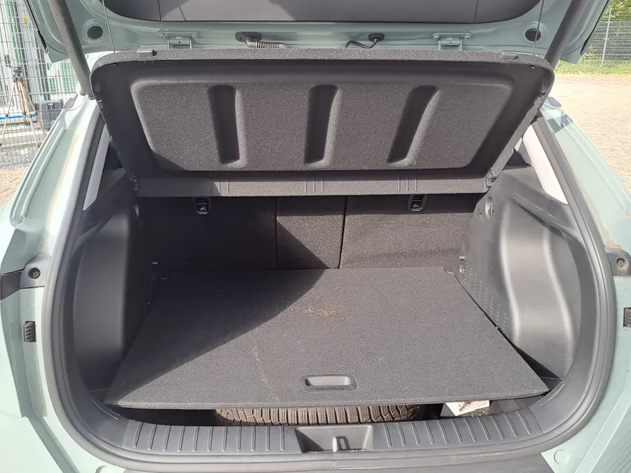 Hyundai Kona 1.6 GDI HEV Comfort Smart AUTOMAAT | Trekhaak | Stoel/Stuur verwarming | Camera | Navigatie | Adaptieve Cruise | Apple Carplay/Android Auto | Hybride