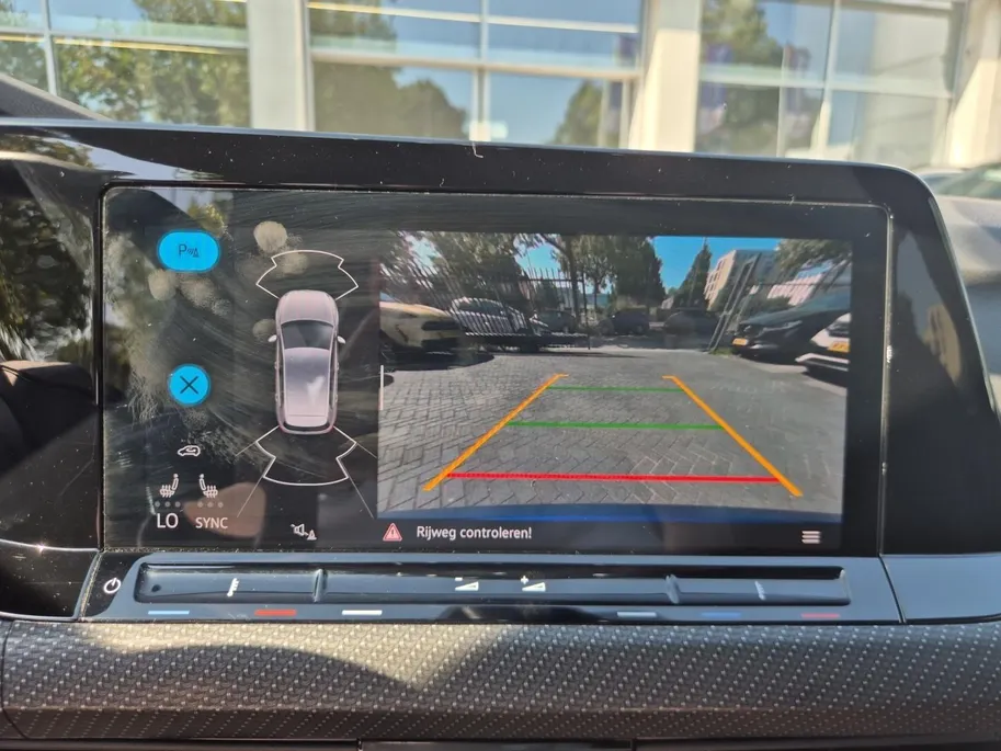 Volkswagen Golf 1.5 eTSI R-Line Business | Cruise Control | Climate Control | Digitaal Dashboard | Navigatie | Sportstoelen | Stoelverwarming | Stuurverwarming |