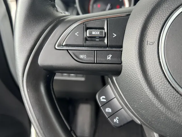 Suzuki Swift 1.2 Style Smart Hybrid | Apple Carplay & Android Auto | Climate Control | Lage Kilometerstand | 16' LM Velgen