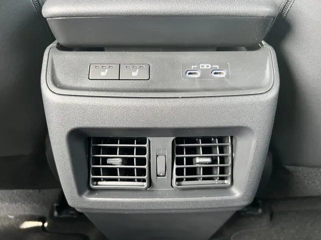 Subaru Uncharted 2E-xcite+ 77 kWh Automaat | Nieuw Leverbaar | Two-Tone Metallic Lak | Elek. Binnenspiegel | Lederen Bekleding