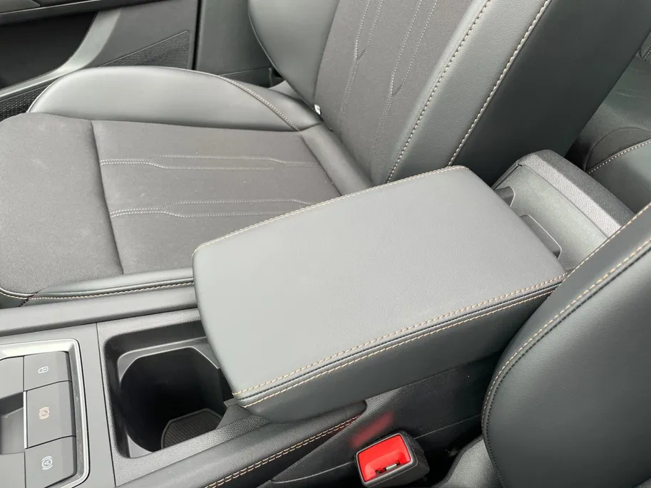 CUPRA Formentor 1.5 TSI e-Hybrid Business *NIEUW*Navi+Camera*Schuif/kanteldak*Adapt Cruise Control*Winter Pack*Trekhaak*Elekt.achterklep*Vol opties!