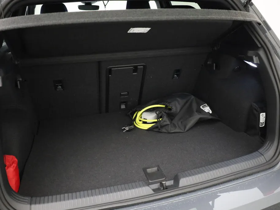 Volkswagen Golf 1.5eHybrid 200kW/272PK GTE · Navigatie · Apple/Android Car Play · Camera + Parkeersensoren · Garantie t/m 13-05-2030 of 100000km