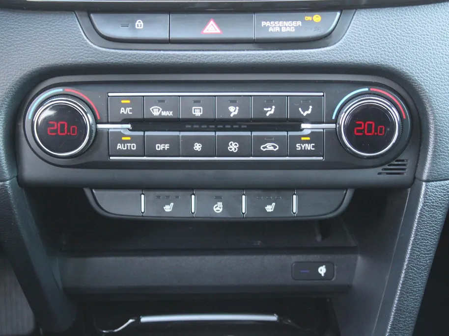 Kia Ceed 1.0 T-GDi DynamicPlusLine | Stuur-/stoelverwarming | Camera | Draadloos laden | LED | Dodehoek detectie | 16' LM |