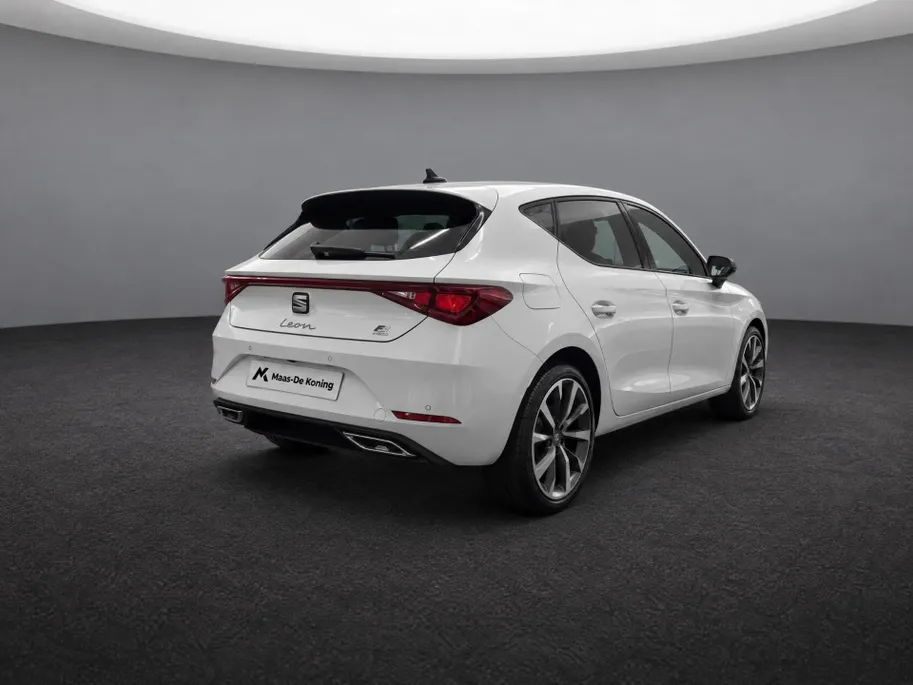 SEAT Leon FR Business 1.5 TSI eHybrid 150 kW / 204 PK Hatchb | 18 Inch | Matrix LED | Trekhaak | 5000,- HERWAARDERING!!!