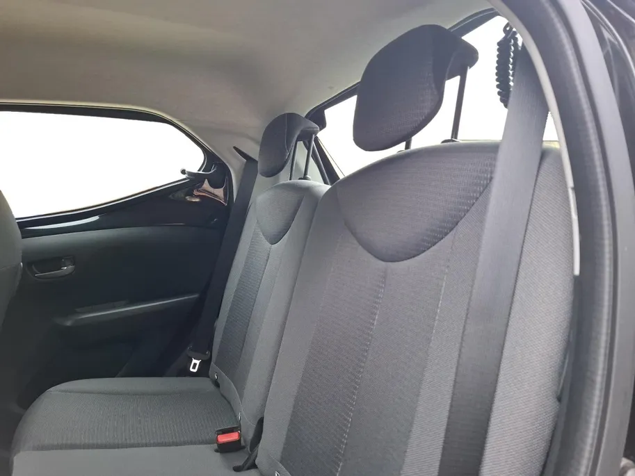 Toyota Aygo 1.0 VVT-i x-play | ACHTERUITRIJCAMERA | 5 DEURS | TELEFOON | AIRCO | ELEKTRISCHE RAMEN |