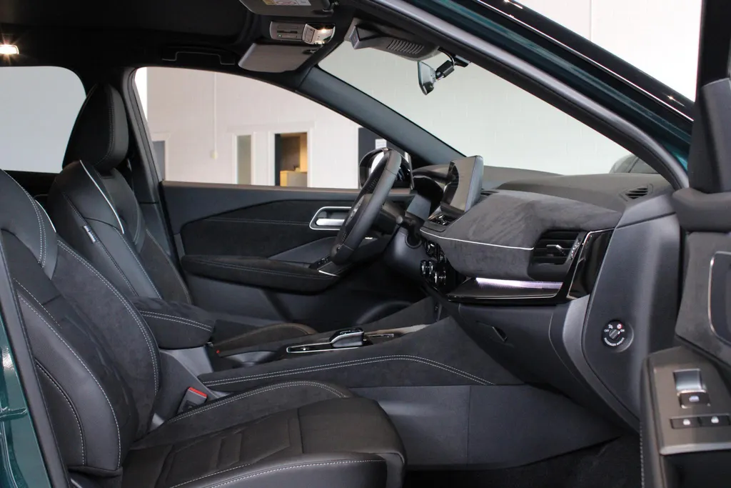 Nissan QASHQAI 1.3 MHEV Xtronic N-Design |1800kg trekgewicht|Coldpack|Panoramisch dak|Camera rondomzicht|Parkeersensoren voor en achter|Naviagatie|Apple carplay&Android auto|20inch Lichtmetalenwielen|Alcantara bekleding|
